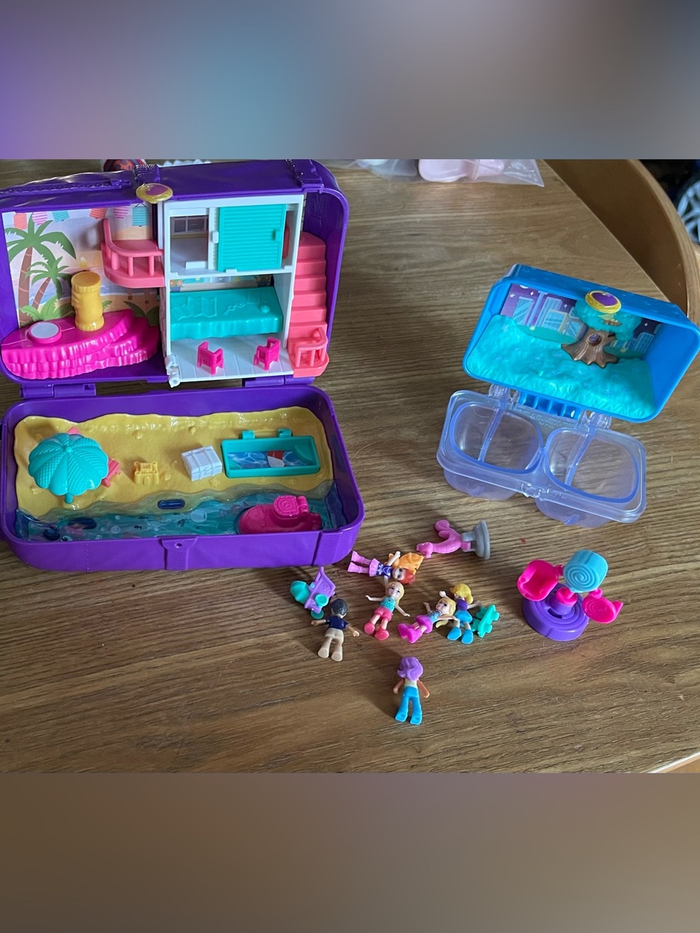 Polly Pocket Hidden Places Beach Vibes Backpack, 7 micro dolls and car lot